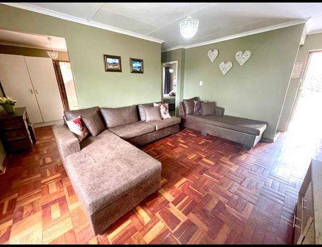 2 BEDROOM TOWNHOUSE FOR SALE IN RANGEVIEW